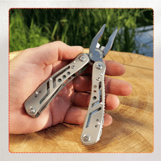 Camerazar Kompaktní stříbrný multitool 24v1 s 11 bitů, kombinované kleště, nůž. **** Kompaktní stříbrný multitool 24v1.