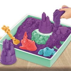 Spin Master KINETIC SAND KRABICE TEKUTÉHO PÍSKU S PODLOŽKOU FIALOVÁ