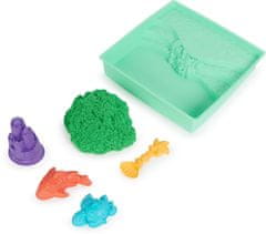 Spin Master KINETIC SAND KRABICE TEKUTÉHO PÍSKU S PODLOŽKOU ZELENÁ