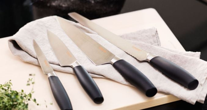 Fiskars Functional Form+ Velký kuchařský nůž 20 cm