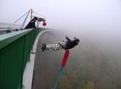 Allegria bungee jumping z nejvyššího mostu v ČR