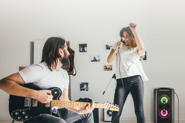 Reproduktor LG RK7 světelná show led diody karaoke 18 hlasových efektů párty atmosféra