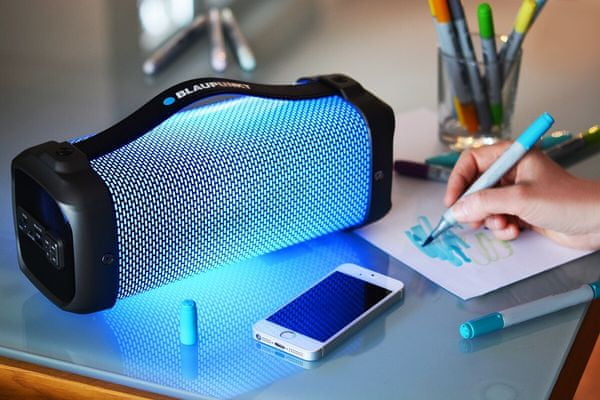 bezdrátový Bluetooth reproduktor vestavěná nabíjecí baterie 4 h provozu 3000 mah baterie led diody microUSB kabel světelná show