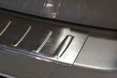 Avisa Ochranná lišta hrany kufru Toyota Auris 2012-2015 (combi, matná)