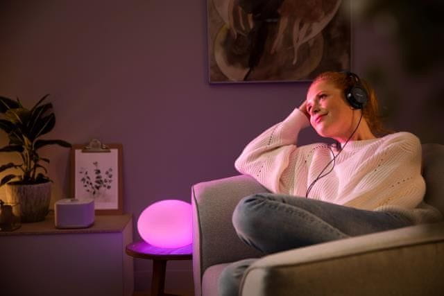 Philips Hue Flourish 40904/31/P7 LAMPA STOLNÍ LED RGB 9,5W 806 lm 2000-6500K, bílá, připojení přes můstek