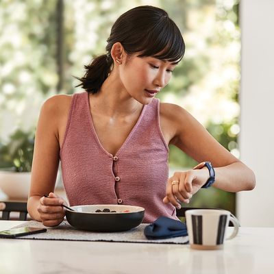 Inteligentné hodinky Fitbit Versa 2, sledovanie spánku, sleep score, spánkové fázy, inteligentné budenie