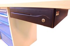 Virtuos držák pro zavěšení pokladní zásuvky pod pracovní desku (EKN9006)