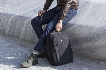  Wenger CITY TRAVELER - 16 batoh na notebook s 12 pouzdrem na tablet, černý (606490) 16 notebook 12 tablet expanazní panel zip rozšíření organizér přihrádka na oblečení voděodolné zipy