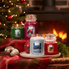 Yankee Candle vonná svíčka Candlelit Cabin (Chata ozářená svíčkou) 411g