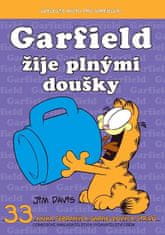Jim Davis: Garfield žije plnými doušky - 33.knihy sebraných Garfieldových stripů