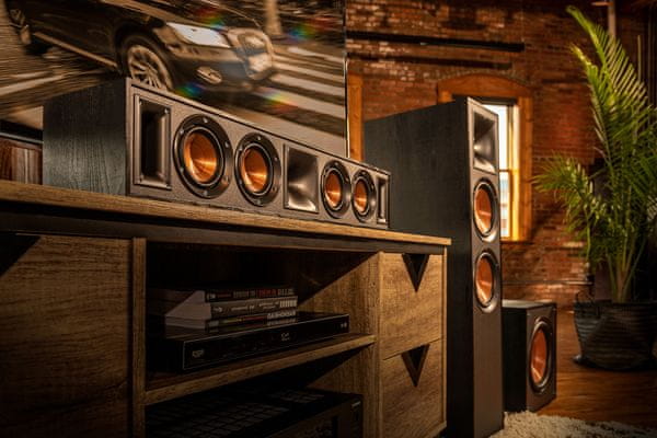 extra výkonný stredový reproduktor KLIPSCH r-34c tractrix horn technológia bassreflex 100w výkon mdf telo dyha na povrchu stojací dizajn minimalizmus