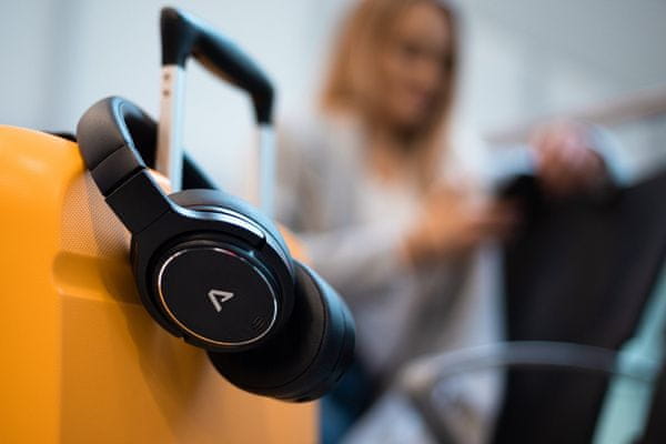 bezdrôtové Bluetooth 5.0 slúchadlá lamax noisecomfort anc anc technológia aktívneho potlačenia okolitých hlukov 26 h výdrž na nabitie odolné cestovné púzdro vyladený zvuk precízne prevedenie s kovovými časťami dosah až 15 m skladacia konštrukcia pre ľahké prenášanie