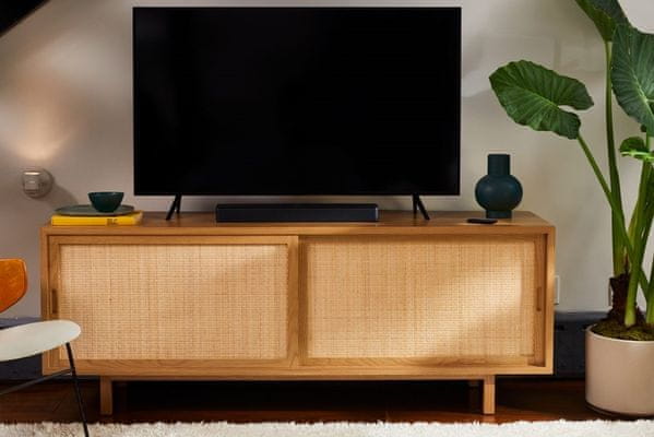 moderní minimalistický soundbar bose tv speaker hdmi arc optický vstup aux in vstup usb pro přehrání software síťové napájení Bluetooth bezdrátová technologie ve verzi 4.2 s dosahem 9 metrů kompatibilní se subwoofery bose možnost zvýraznění basů bass tlačítkem možnost projasnění výšek a mluveného dialogu v režimu dialog osazen kvalitními reproduktory a ovladači