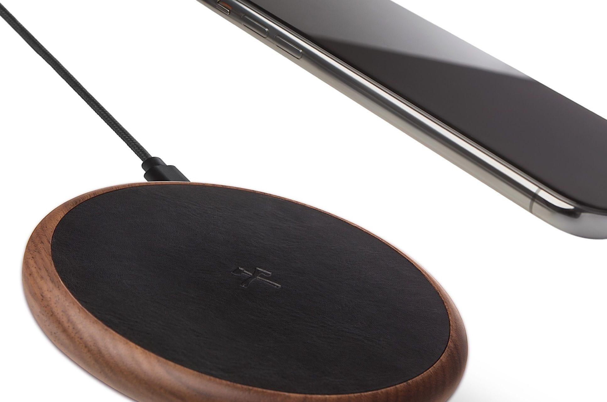  bezdrôtová nabíjačka Woodcessories EcoPad Walnut Wood / Genuine Black Leather / Brushed Metal / Nylon Cable - All Wireless Enabled Devices (which support 10W Fast charging) eco288