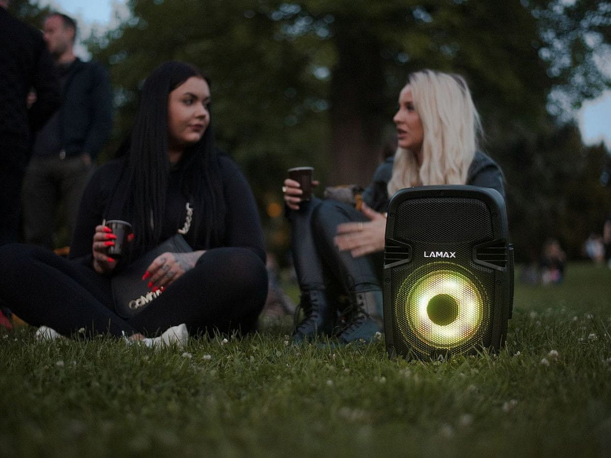 Bezdrôtový reproduktor LAMAX PartyBoomBox300 vodoodolný výkon 300 w zosilňovač vstup pre mikrofón karaoke