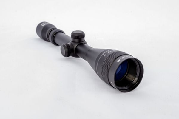 focus optics in sight 4 × 32 4a palcový držiak z nárazuvzdorného hliníka matná čierna úprava jasný a ostrý obraz v celom zornom poli 3 až 9 násobné zväčšenie 40mm priemer objektívu antireflexný modrý povlak BC4a zámerný kríž hmotnosť len 270 g