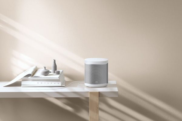 šikovný prenosný reproduktor Xiaomi mi smart speaker 12W výkon Bluetooth wifi prstenec led diód stereo zvuk spárovaním s ďalším repro kompaktný dizajn kovové telo brilantný zvuk hlasové ovládanie Spotify Deezer tidal atď chromecast od google sieťové napájanie ram 512 mb rom 256 mb čip amlogic os linux