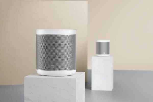 chytrý přenosný reproduktor xiaomi mi smart speaker 12w výkon Bluetooth wifi prstenec led diod stero zvuk spárováním s dalším repro kompaktní design kovové tělo brilantní zvuk hlasové ovládání spotify deezer tidal atd chromecast od google síťové napájení ram 512 mb rom 256 mb čip amlogic os linux