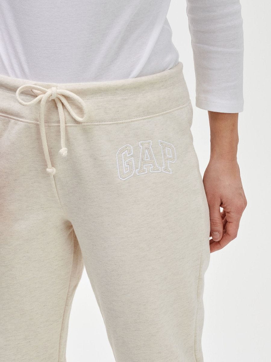  715905-13 Tepláky GAP logo arch fleece joggers Šedá -  Dámské tepláky s logem - GAP - 39.42 € - outdoorové oblečení a vybavení shop