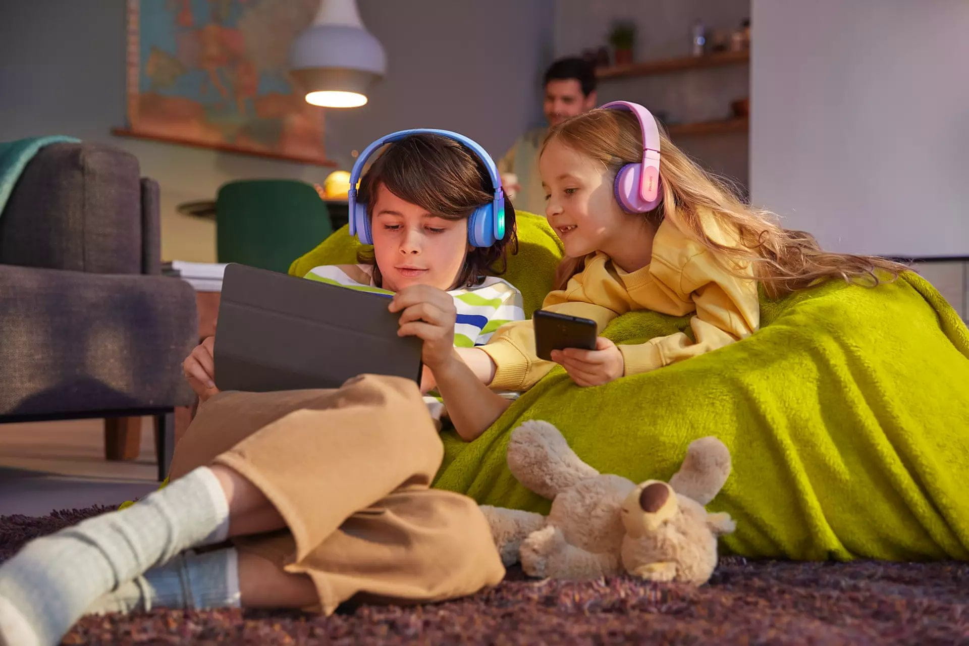  moderné Bluetooth slúchadlá philips tak4206 detská s obmedzenou hlasitosťou pripojiteľná káblom skvelý zvuk dlhá výdrž pohodlná tlačidlové ovládanie mikrofón pre hovory 