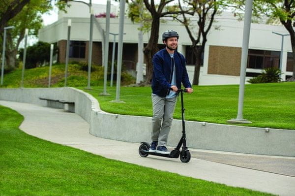 Elektrická koloběžka Razor E Prime Air elektrokoloběžka vysoký výkon dlouhý dojezd lehká elektrická koloběžka kompaktní rozměry velká nosnost přední elektronická brzda zadní nášlapná brzda vysoká rychlost hliníková skládací konstrukce sklápěcí stojánek stojánek, skládací, lehká, přenosná, z hliníku