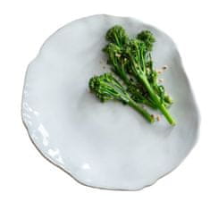 Decor By Glassor Bílý keramický talíř s nepravidelným okrajem