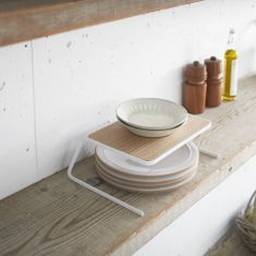 Yamazaki Polička na talíře Tosca 2446, kov/dřevo, š.26,5 cm, bílá