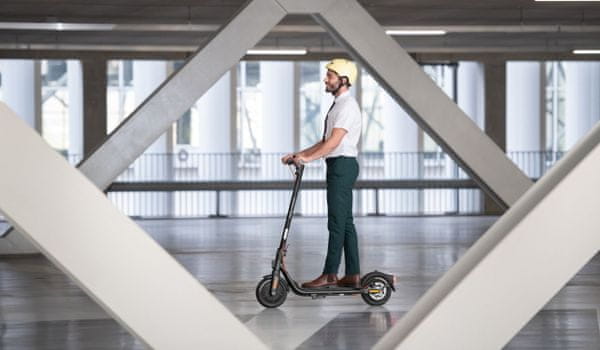 Elektrická kolobežka Segway Ninebot Kickscooter F30E, veľkokapacitná batéria, rýchle nabíjanie rekuperáciou, dlhý veľký dojazd