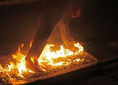 Stips.cz FIREWALKING – chůze po žhavém uhlí 700°C pro KORPORÁTY