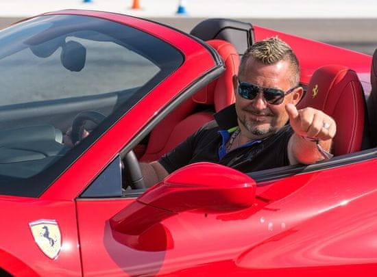 Allegria jízda ve Ferrari na plný pecky Polygon Příbram