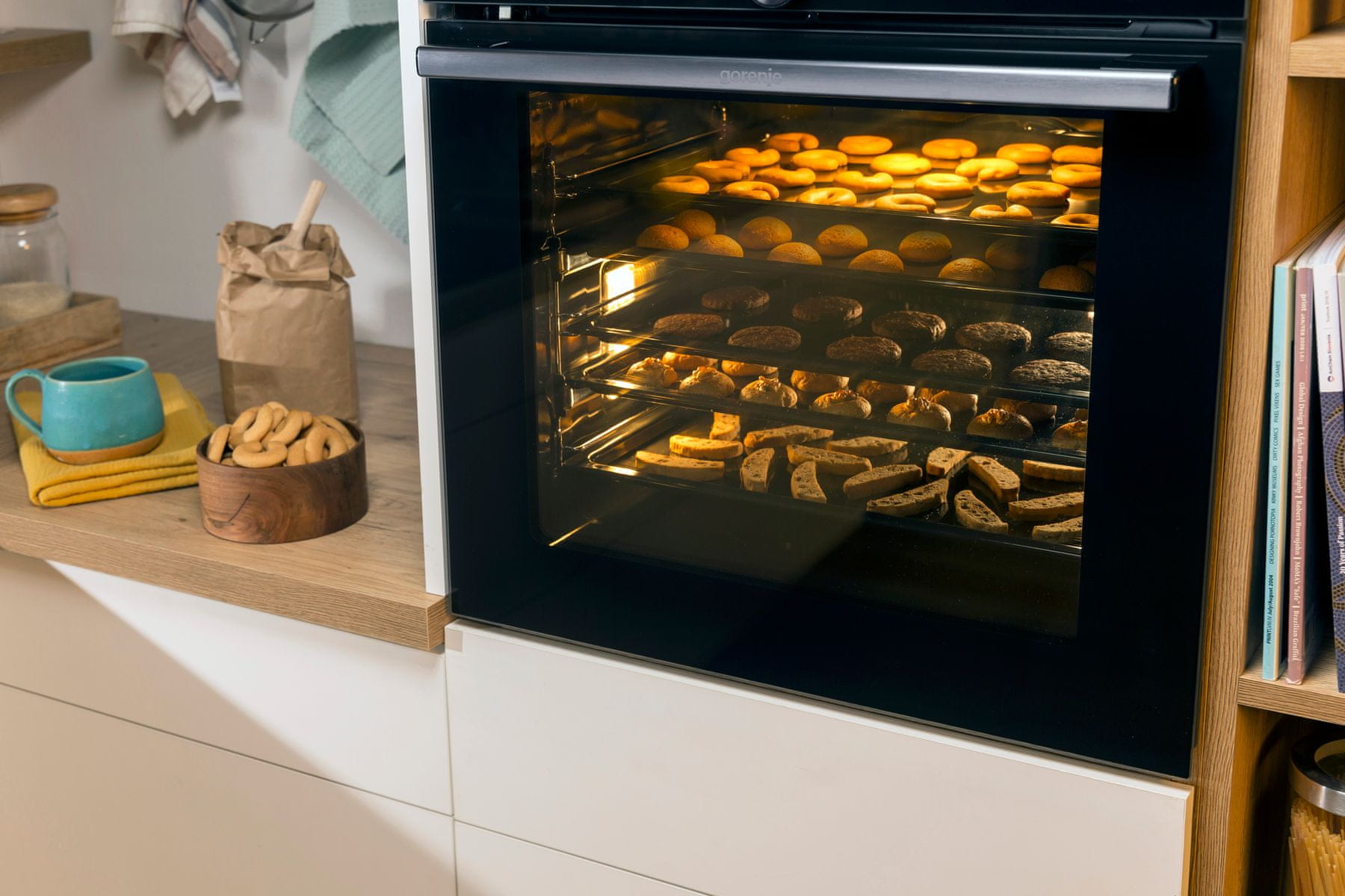 Vestavná trouba Gorenje  BOS6747A01WG AutoBake 