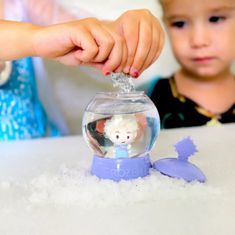 Basic Fun Frozen Ledové království - Globus s překvapením a magickým sněhem