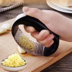 Netscroll Lis na česnek nebo zázvor, rozdrtí česnek za pár sekund, nerezová ocel, pohodlná rukojeť, snadné čištění, vhodný pro česnekové máslo, saláty a další jídla, GarlicSmasher