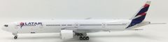 PHOENIX Boeing B777-32W(ER), dopravce LATAM Airlines Brazil, LATAM Airlines Brazil, 1/400
