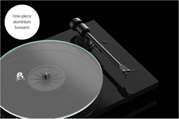  vysoce kvalitní gramofon pro-ject t1 přenoska audio výstup protiprachový kryt tichý chod motoru řemínkový pohon bytelný talíř rovné raménko mdf tělo 