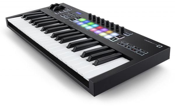  sodoben midi kontroler novation launchkey usb povezava arpeggiator fiksni akord modi dotične ploščice potenciometri ableton live lite plug n play 