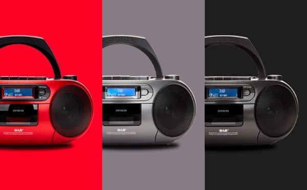 prenosni radijski snemalnik AIWA bluetooth kasetni snemalnik in CD diski zaslon aux in vhod vgrajeni zvočniki