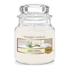 Yankee Candle vonná svíčka Fluffy Towels (Nadýchané osušky) 104g