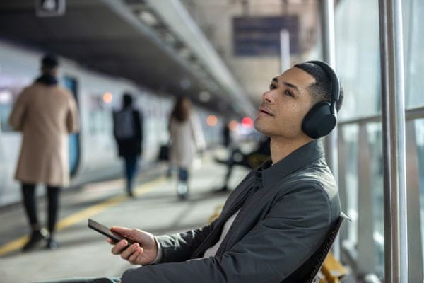  moderné bezdrôtové Bluetooth slúchadlá sony wh1000xm5 skvelý zvuk anc technológie výdrž až 30 h na nabitie čisté handsfree hovory ovládanie aplikácií hlasoví asistenti 
