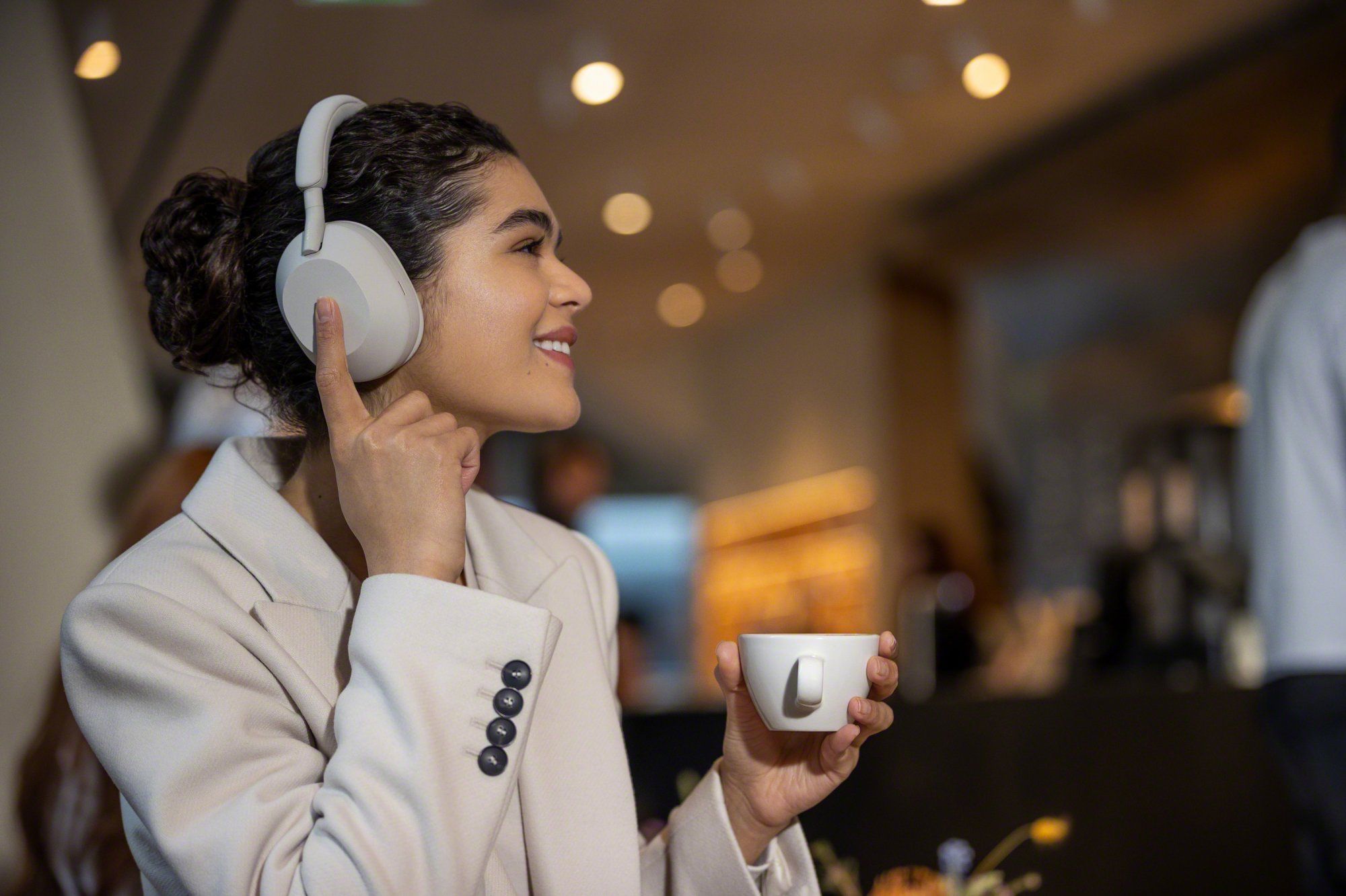  moderné bezdrôtové Bluetooth slúchadlá sony wh1000xm5 skvelý zvuk anc technológie výdrž až 30 h na nabitie čisté handsfree hovory ovládanie aplikácií hlasoví asistenti 