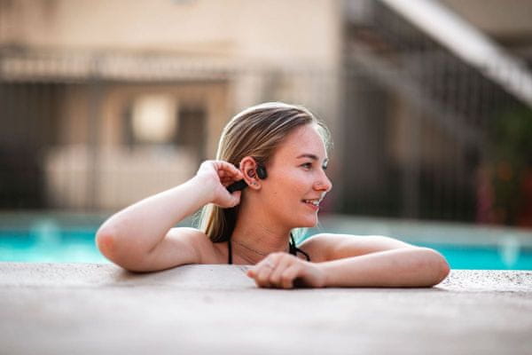  jedinečné bezdrôtové slúchadlá shokz openswim mp3 s vnútornou 4gb pamäťou pekný zvuk pohodlné pri nosení ip68 certifikácia odolnosť vode a potu výdrž 8 h na nabitie batérie 