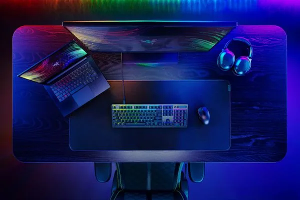 Razer DeathStalker V2, US (RZ03-04500100-R3M1) optické spínače nízkoprofilové Razer mechanická herní klávesnice RGB podsvícení Wi-Fi 2,4GHz Bluetooth Razer Chroma USB-C