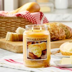 Village Candle vonná svíčka Warm Buttered Bread (Teplé máslové houstičky) 737g