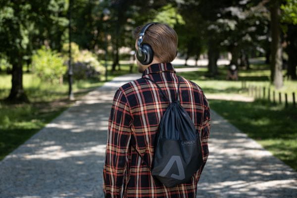  stylový batoh lamax bezpečnostní zipy nastavitelné popruhy odrazka na popruhu přezka pro fixaci unese notebook dokumenty tablet 