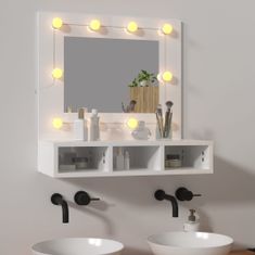 Greatstore Zrcadlová skříňka s LED bílá s vysokým leskem 60 x 31,5 x 62 cm