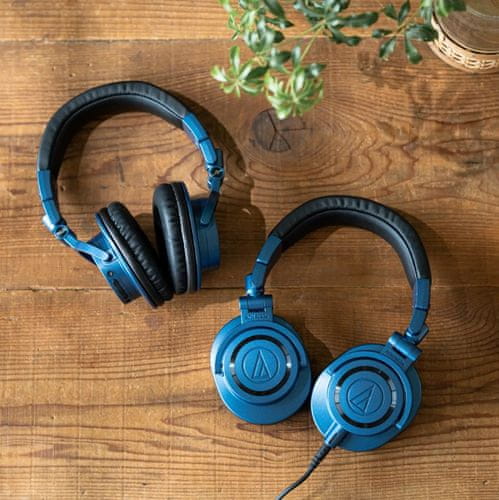  náhlavní sluchátka audio technica ath m50xbt2 prémiový zvuk krásný design připojitelná kabelem i Bluetooth duální mikrofon extra dlouhá výdrž na nabití 