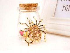 Pinets® Přívěsek na klíče zlatý pavouk s kubickou zirkonií