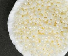 TOHO Round japonské korálky, perleťově bílé 122