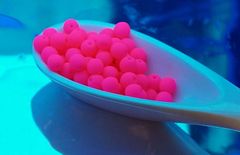 Kraftika Valentýna růžové neonové korálky s uv aktivní korálky matné