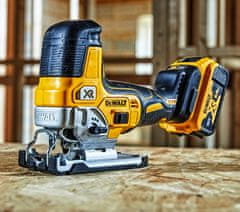 DeWalt Vykružovací pila 18V XR 135mm 2aku 5Ah DCS335P2